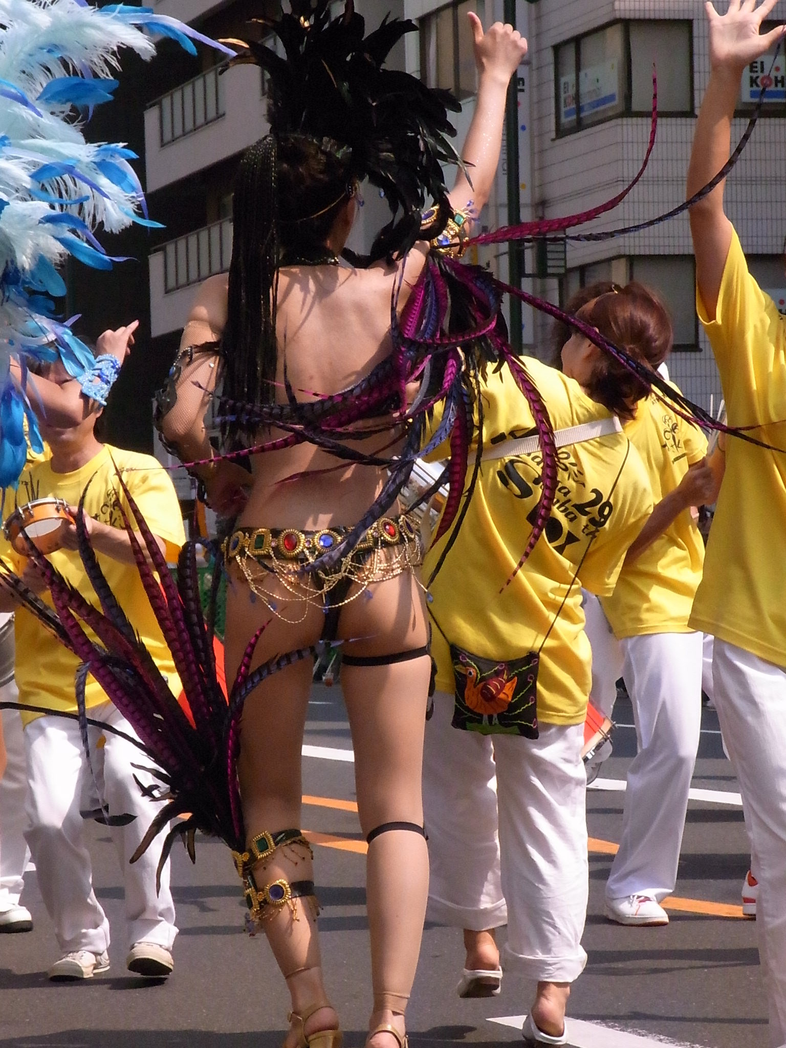 【外人エロ画像】ただでさえ過激衣装なサンバガールが激しい踊りでポロリ続出ｗｗｗ 05