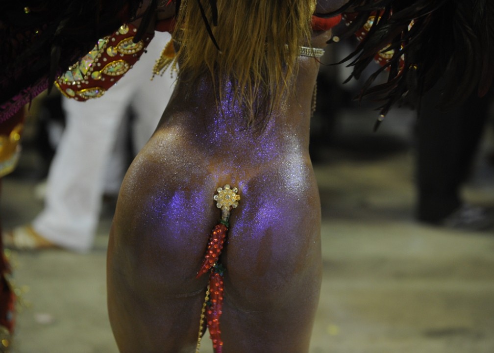 【外人エロ画像】ただでさえ過激衣装なサンバガールが激しい踊りでポロリ続出ｗｗｗ 07