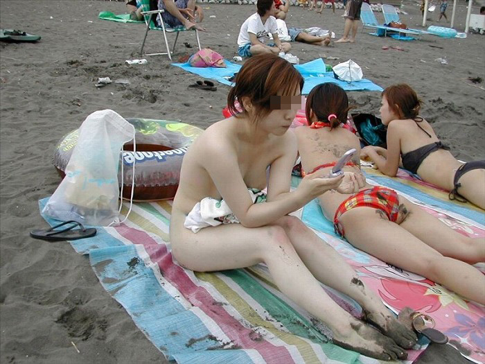 【ヌードビーチ画像】日本人がはっちゃけてビーチでポロリどころか丸出しのようですｗｗｗ 05