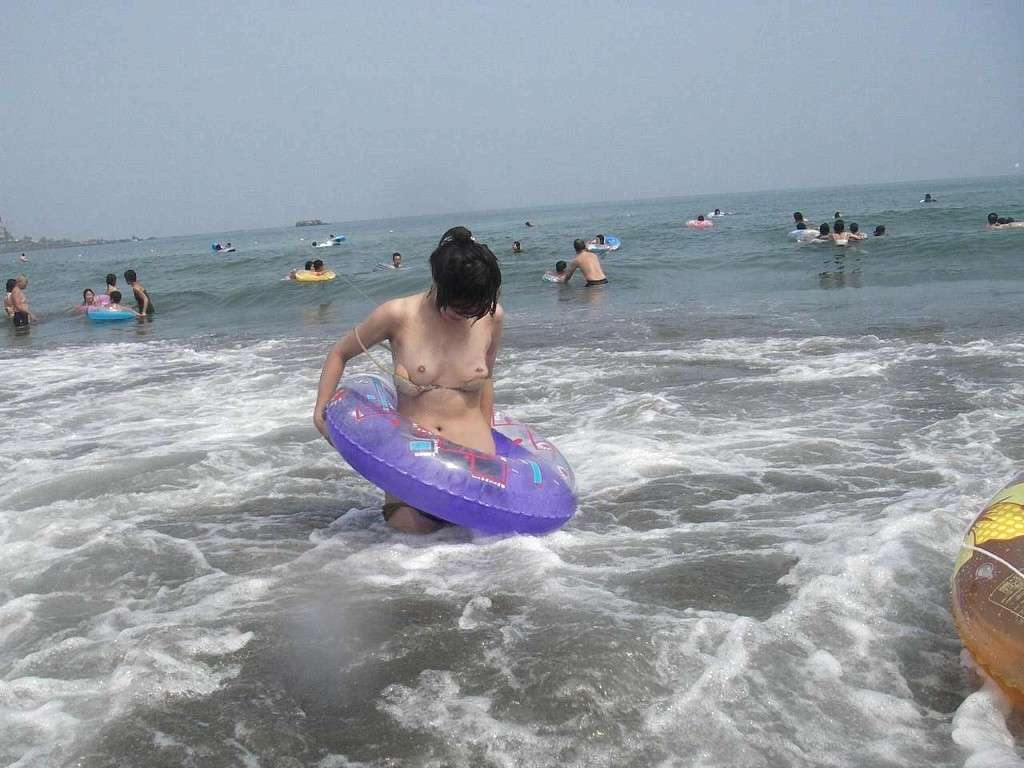 【ヌードビーチ画像】日本人がはっちゃけてビーチでポロリどころか丸出しのようですｗｗｗ 11