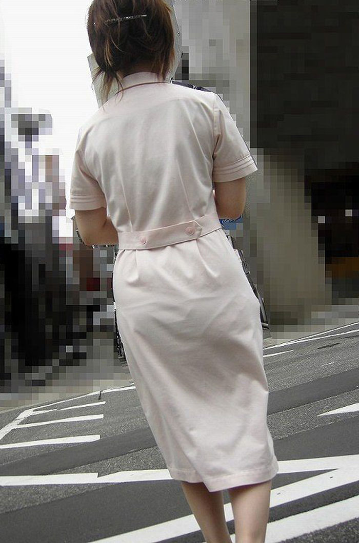 【街撮り働く女性エロ画像】病院の外で制服姿のナースを見た瞬間、何故か灯る期待感ｗｗｗ  03