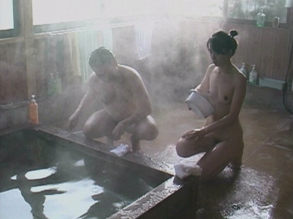 【盗撮エロ画像】普通に見るのとは全然違うドキドキ感が堪能できるお風呂の女体ｗｗｗ 03