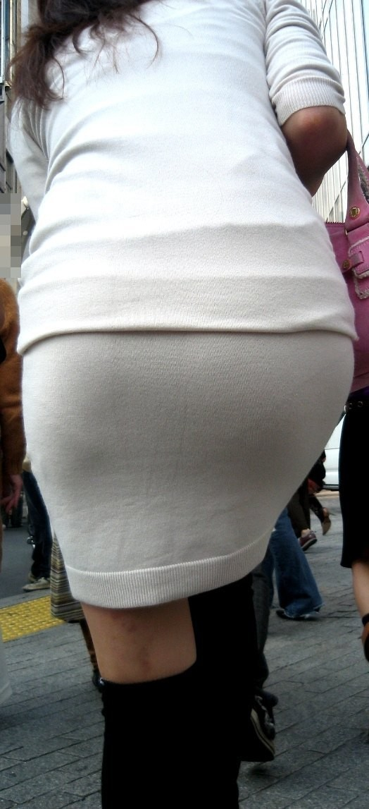 【透けパンエロ画像】透けるの判っててどうして…敢えて見せてる白スカートの透けパン淑女ｗｗｗ 07