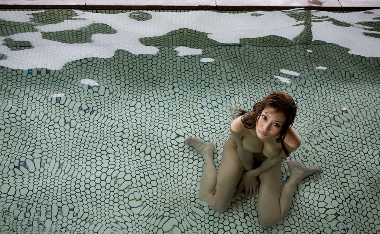 【入浴女体エロ画像】お湯の浮力に揉まれてますｗ浮かんで大きく見える湯船の巨乳ｗｗｗ 22